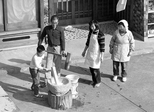 鈴鹿の記憶 坂尾富司さんの写真から＞ 昭和の年末風景：中日新聞Web