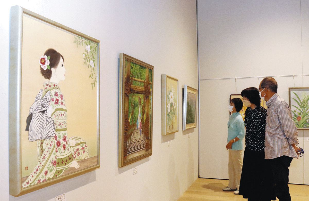 多彩な表現の日本画ずらり 僲雅会が津で作品展：中日新聞Web