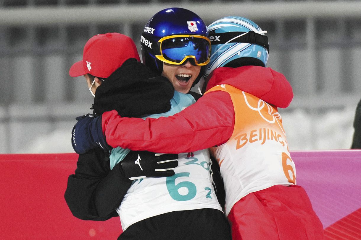 他の3人のおかげで飛べた」ジャンプ伊藤有希が”チームジャパン”に感謝