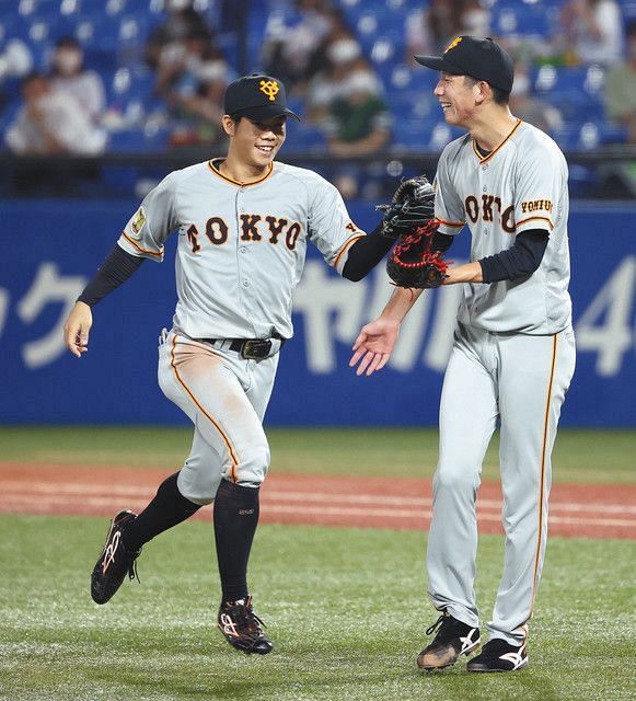 巨人 松原がライトゴロで危機救う イメージ通り のレーザービーム ヤクルト 高梨をアウトに 中日スポーツ 東京中日スポーツ