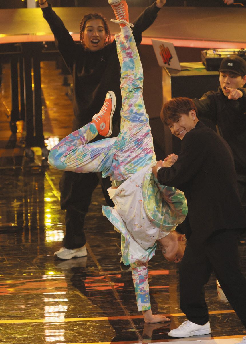 ◇郷ひろみ、68歳の大技「マックス」【写真】：中日スポーツ・東京中日