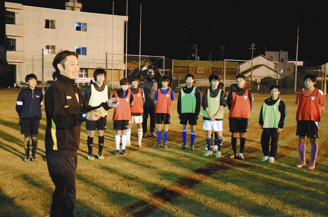 藤枝ｍｙｆｃ 元選手の成岡さん サッカー教室で中学生を指導 中日新聞しずおかweb