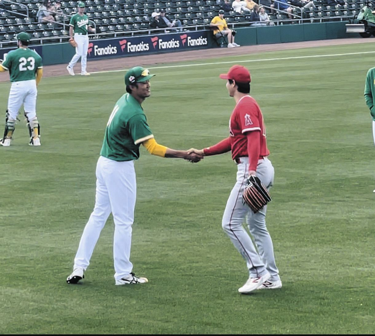 こんなところで並んで見られるなんて…」大谷と藤浪のブルペン