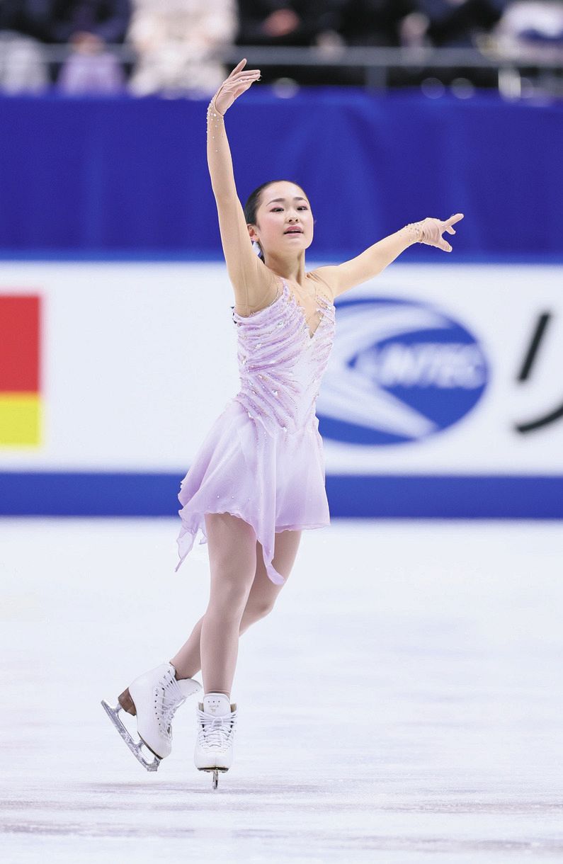 島田麻央が会見で英語披露 SP1位をたたえる金のスモールメダルに「It