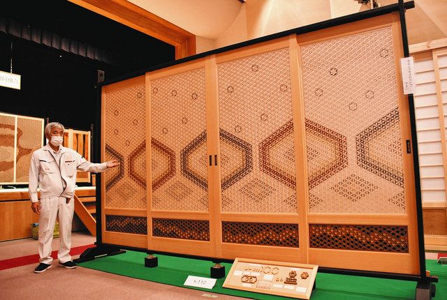 木製組子細工 衝立 2枚組 和風 建具職人 パーテーション 伝統 ヒビ割れあり 木製組子細工 衝立 2枚組 和風 建具職人 パーテーション 伝統 ヒビ割れあり