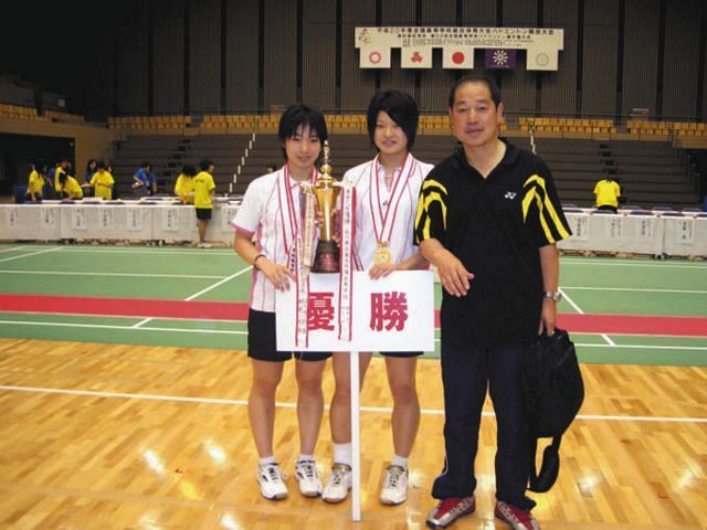 高校時代の松友、高橋、田所総監督（左から）