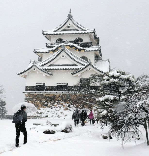 通勤・物流滞る、滋賀の各地で積雪 路面凍結などに注意を：中日新聞Web