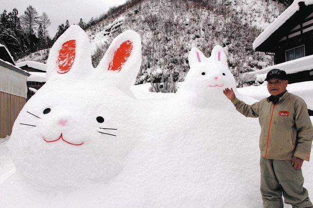 でっかいけどかわいい 親子の雪ウサギ 高山の小瀬さん 孫に見せる 中日新聞web