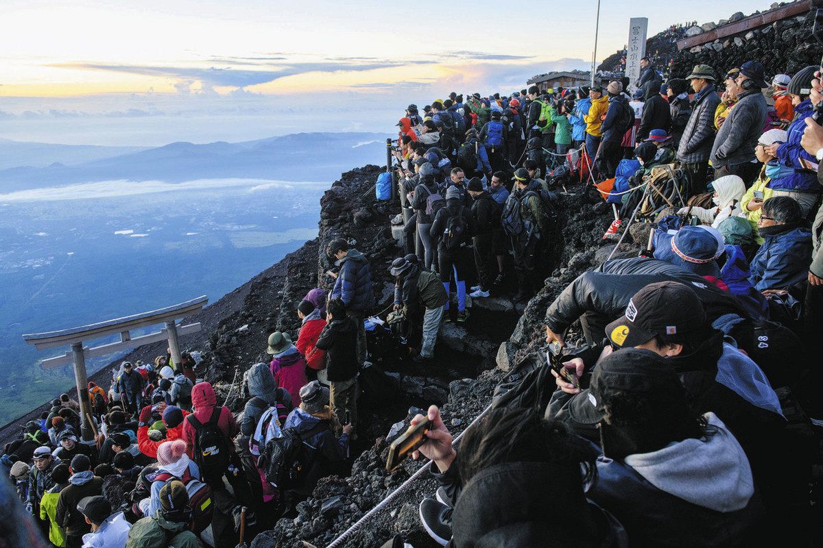 どうする富士山オーバーツーリズム 登山鉄道が救世主に！？：中日新聞Web