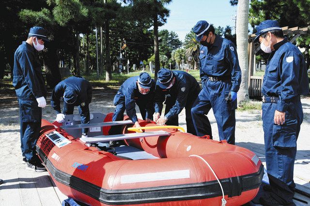 水難救助 備え欠かさず 湖西署が湖上でボート訓練 中日新聞しずおかweb