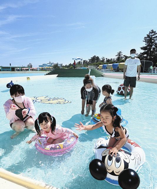 じゃぶじゃぶ 気持ち良い 健民海浜プール営業開始 北陸中日新聞web
