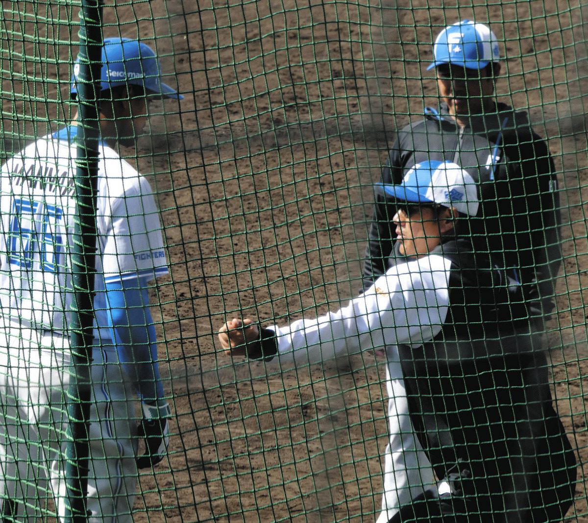 日本ハム】山崎武司さん臨時コーチとして合流…さっそく万波中正に”メス 