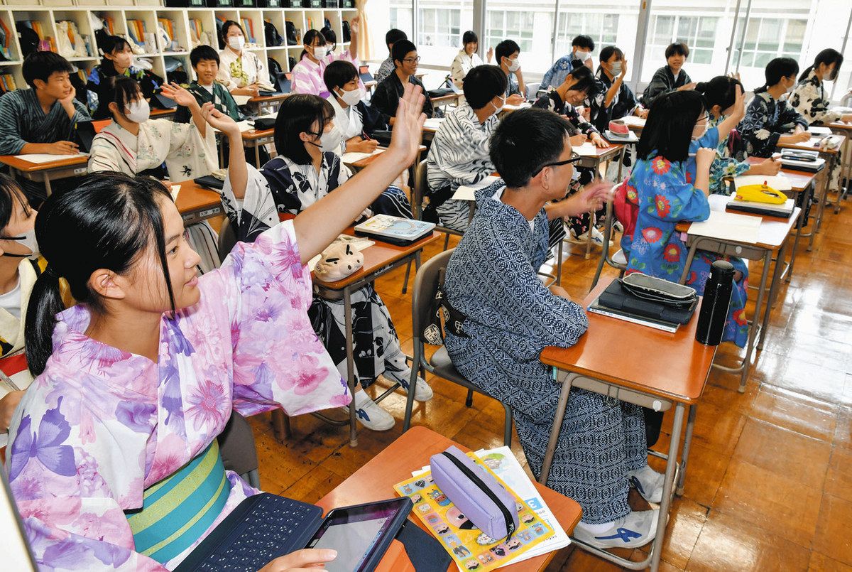 浴衣で授業、八幡中生「わくわく」郡上おどり開幕前に：中日新聞Web