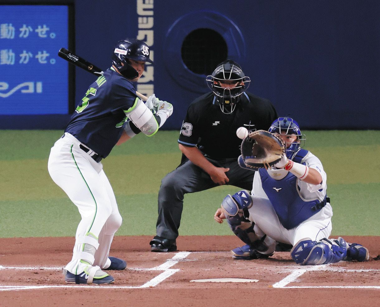 村上宗隆、日本選手最多56号狙う第1打席は見逃し三振 ビジターの