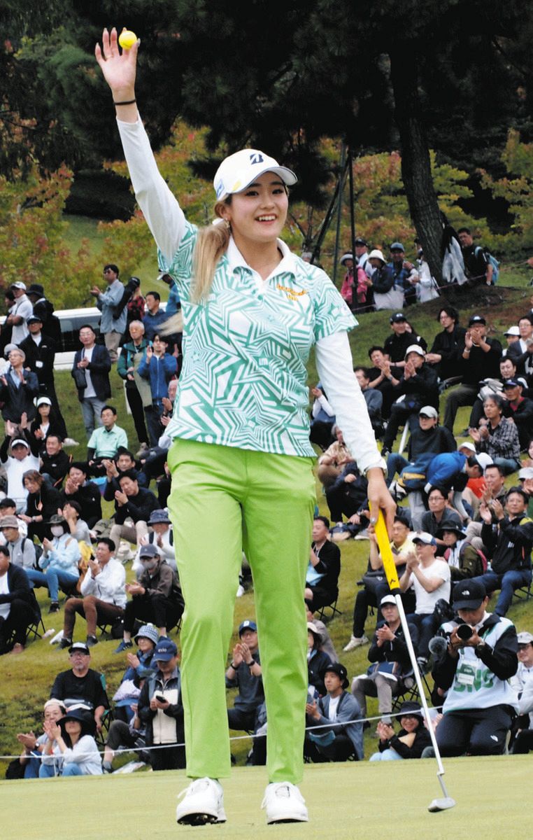 桑木志帆、逆転で国内ツアー今季3勝目 全英女王として「緊張を楽しんで