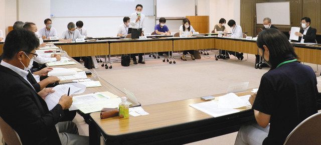 外国人材の受け入れについて話し合う企業や団体の関係者ら＝県長良川スポーツプラザで 