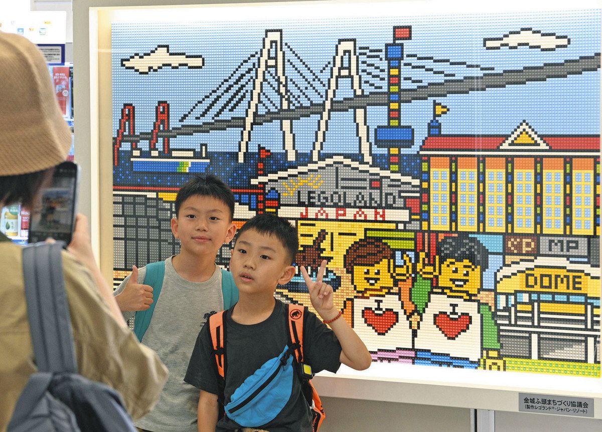 青野馬左奈作　駅頭 File:TokyoMetro-C06-Akasaka-station-sign-20220315-151712.jpg