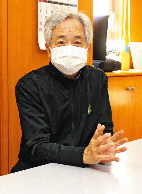 コロナ対応の見直しを提言する小林所長＝長野市で 