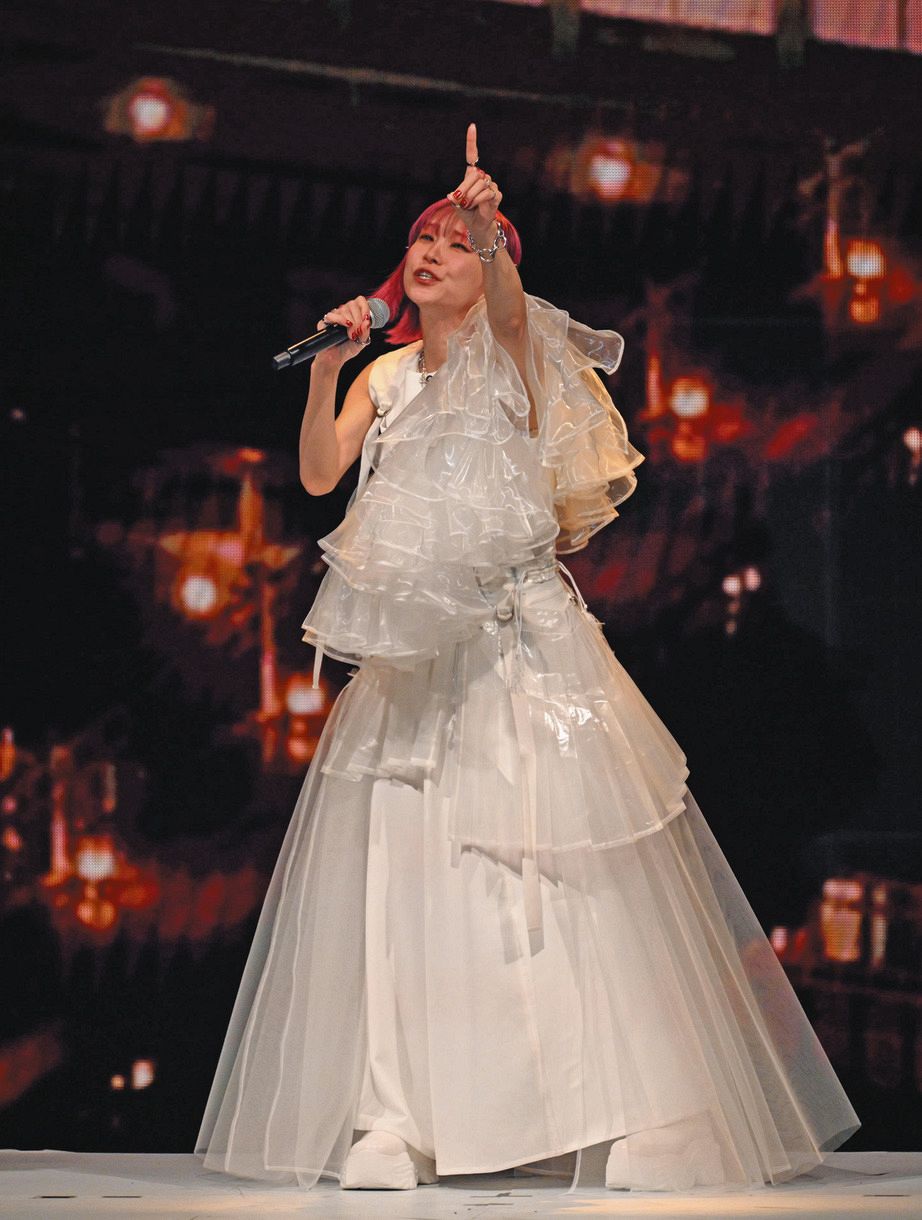 【中古】 紅白歌合戦爆破事件 終わった後から涙が…」 紅白歌合戦、LiSAが生放送中にSNS更新 「わたし