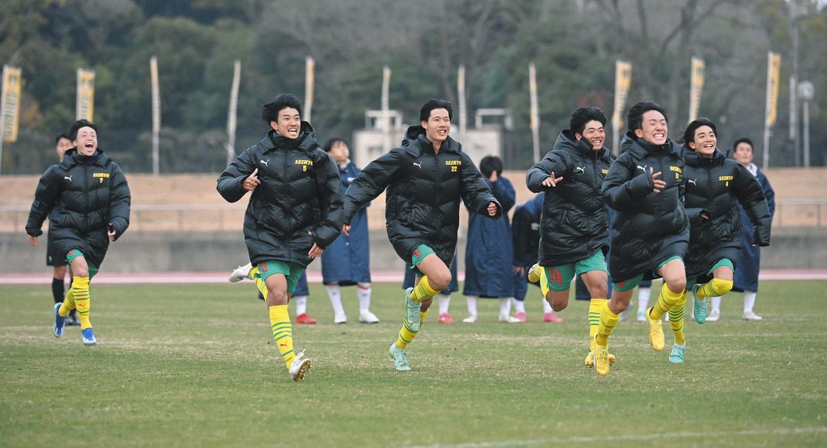 後半途中に投入されたGK、PK戦で2本止めた 星稜が佐藤竣基の活躍で