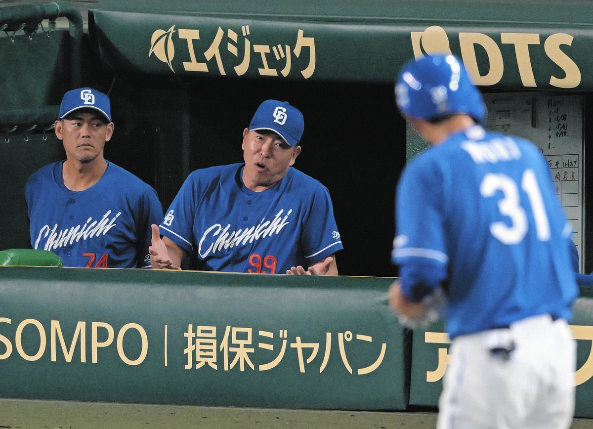 中日ドラゴンズ監督　井上一樹中日ドラゴンズ2004年ペナントレース記念パネル 中日・井上一樹監督語録】森駿がプロ初マルチ「マン振りできるの