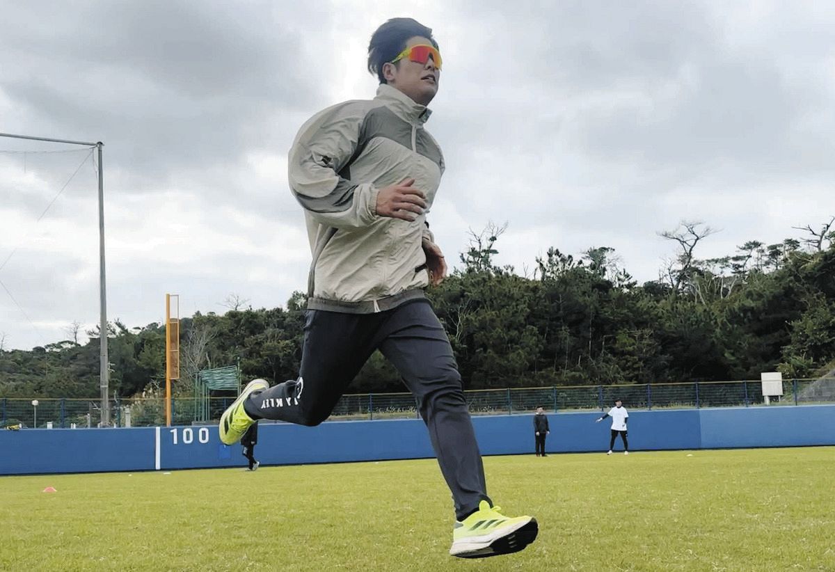 ロッテ・中村奨吾「手術をして腰の状態もいい」沖縄自主トレを公開