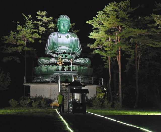 長寿大仏 今年もライトアップ 穴水の新観光名所PR：北陸中日新聞Web