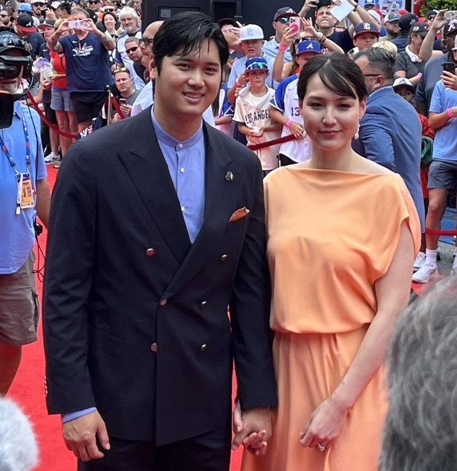 大谷翔平と真美子夫人（阿部太郎撮影）