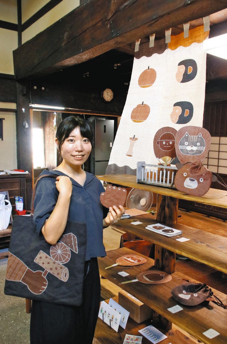 柿渋染め愛らしい 東山・高木糀商店 木本さん作品並ぶ：北陸中日新聞Web