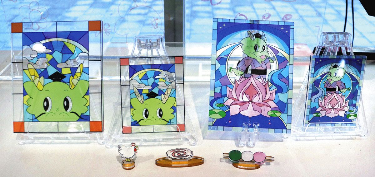 コロナ禍で使われたアクリル板を新製品に 龍谷大生、スタンドやボード