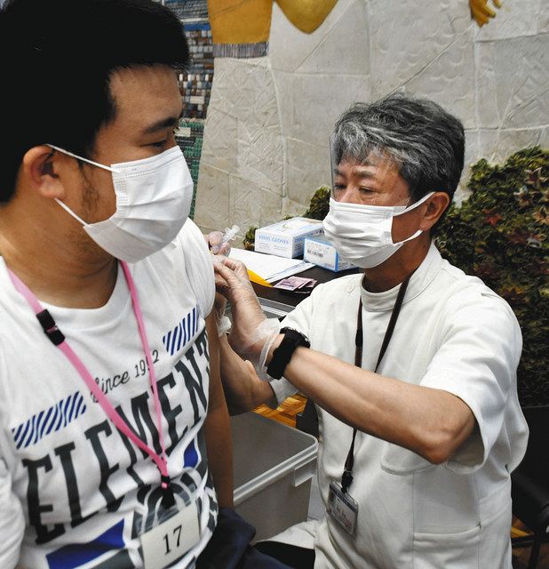 愛知 臨床検査技師もワクチン打ち手に 県内初 半田の職場接種に参加 中日新聞web