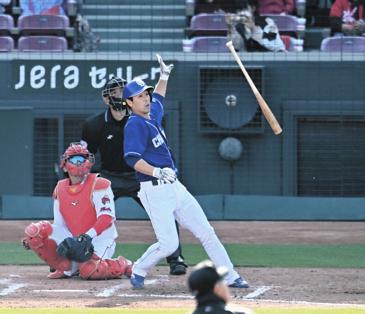 中日】マスター阿部寿樹が今季3号2ランを放つ！141キロの直球を左翼