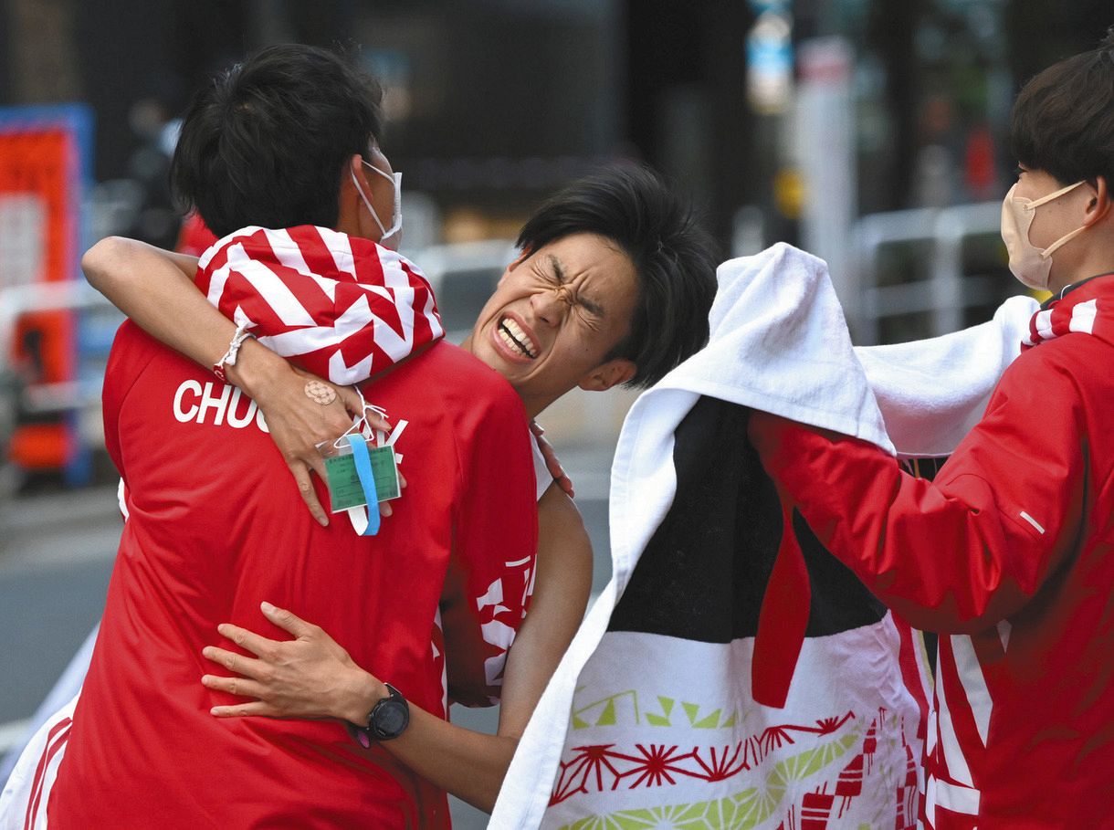 名門が復活ののろしを上げた 中大総合6位でフィニッシュし10年ぶりにシード権取り戻した 箱根駅伝 中日スポーツ 東京中日スポーツ 名門が復活ののろしを上げた 中大総合6位でフィニッシュし10年ぶりにシード権取り戻した 箱根駅伝 中日スポーツ 東京中日スポーツ