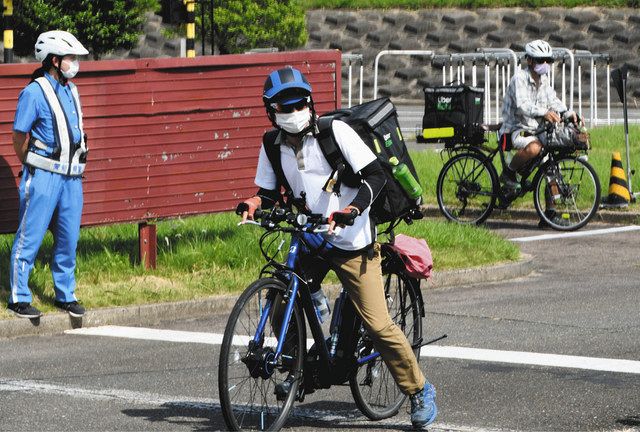 ウーバーイーツ配達員、名古屋で実技講習会：中日新聞Web