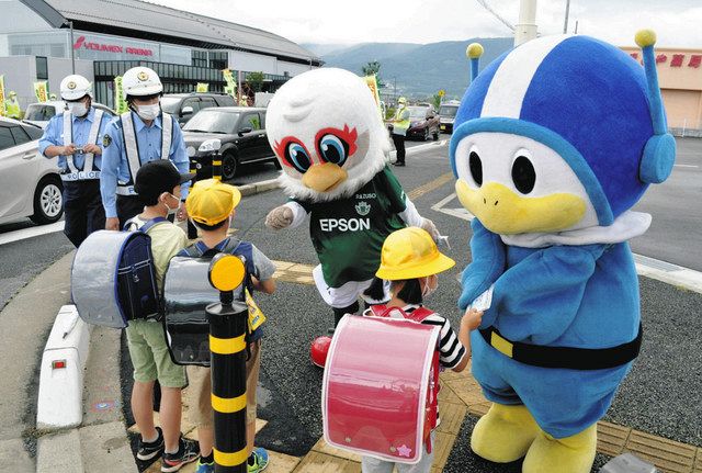 県警と山雅のマスコット 交通安全啓発に活躍 塩尻 中日新聞web 県警と山雅のマスコット 交通安全啓発に活躍 塩尻 中日新聞web