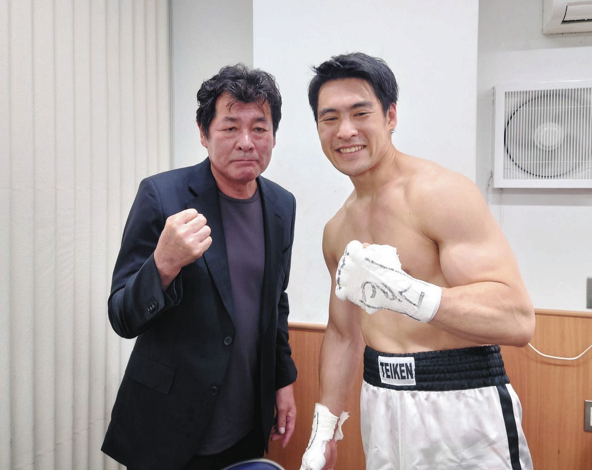 父・赤井英和の前で壮絶ラッシュ『レフェリー早く止めてやれ』英五郎が3度目の東日本新人王で初回KO発進:中日スポーツ・東京中日スポーツ