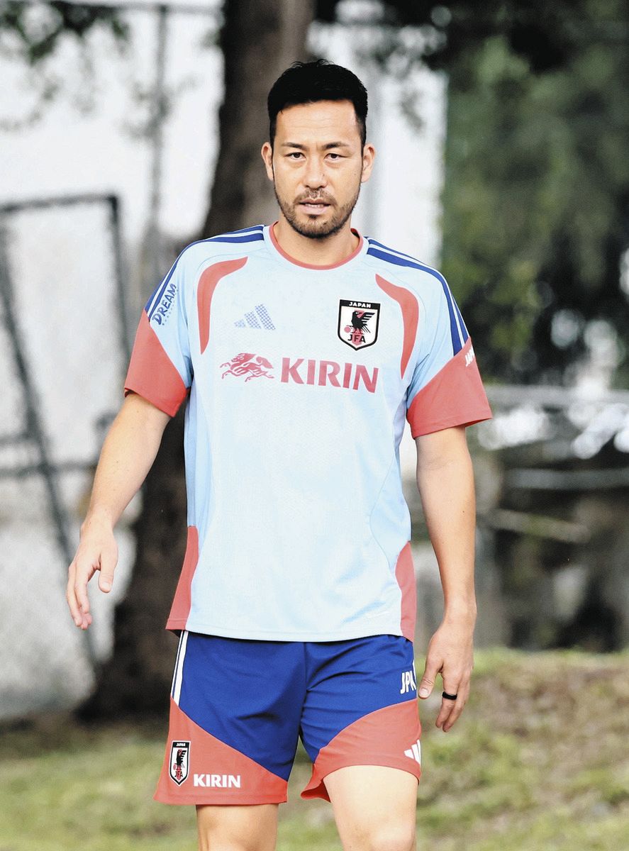 そんなわけないじゃん」吉田麻也、中盤選手の“代替招集説”を否定