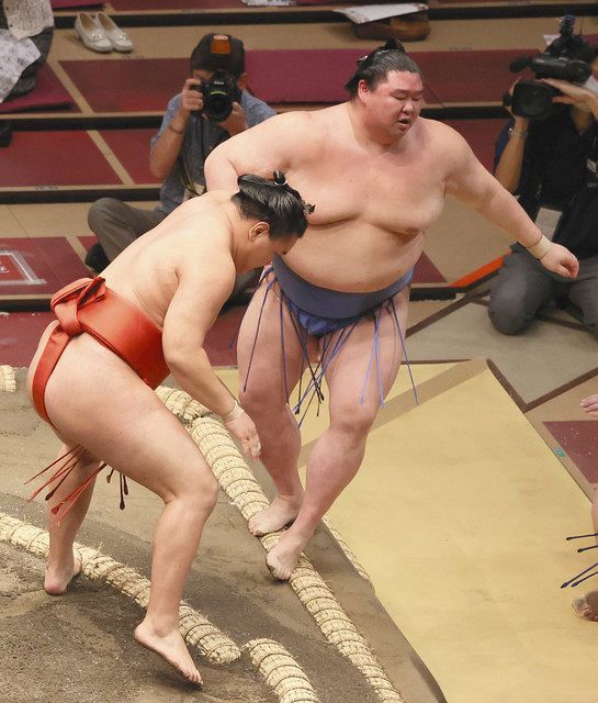 元横綱朝青龍も興奮 これだよこれ おい 豊昇龍が反撃一気に正代寄り切る 大相撲 中日スポーツ 東京中日スポーツ