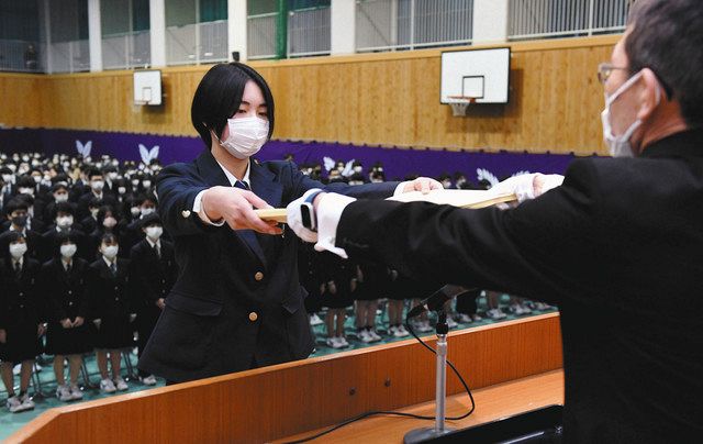 コロナ禍乗り越え 巣立ち 県内公立高で卒業式：北陸中日新聞Web