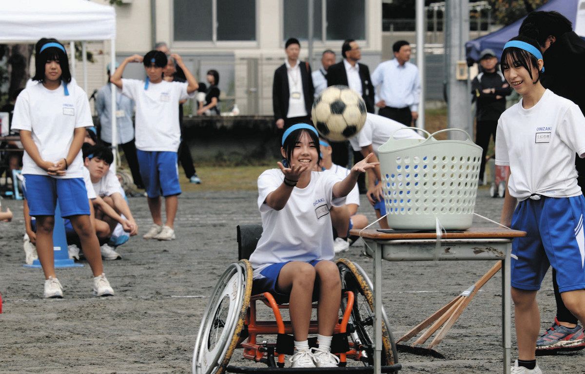障害関係なく体育祭満喫 常滑・鬼崎中で「車いすリレー」:中日新聞Web