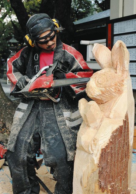 ウサはらす干支のチェーンソーアート 名古屋・若宮八幡社：中日新聞Web
