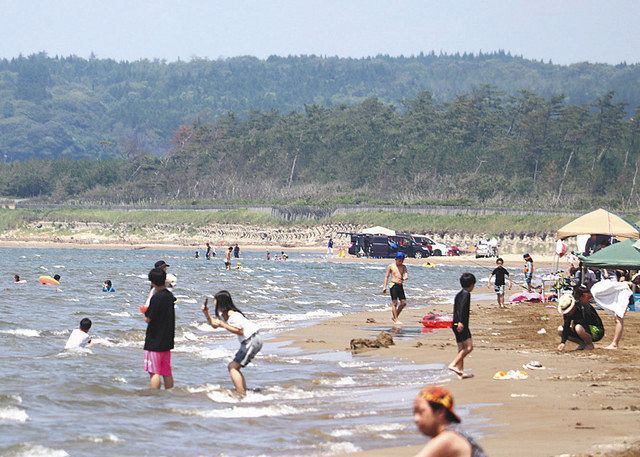 石川 海水浴場 不安の波 コロナで未開設 でも にぎわい 北陸中日新聞web 石川 海水浴場 不安の波 コロナで未開設 でも にぎわい 北陸中日新聞web