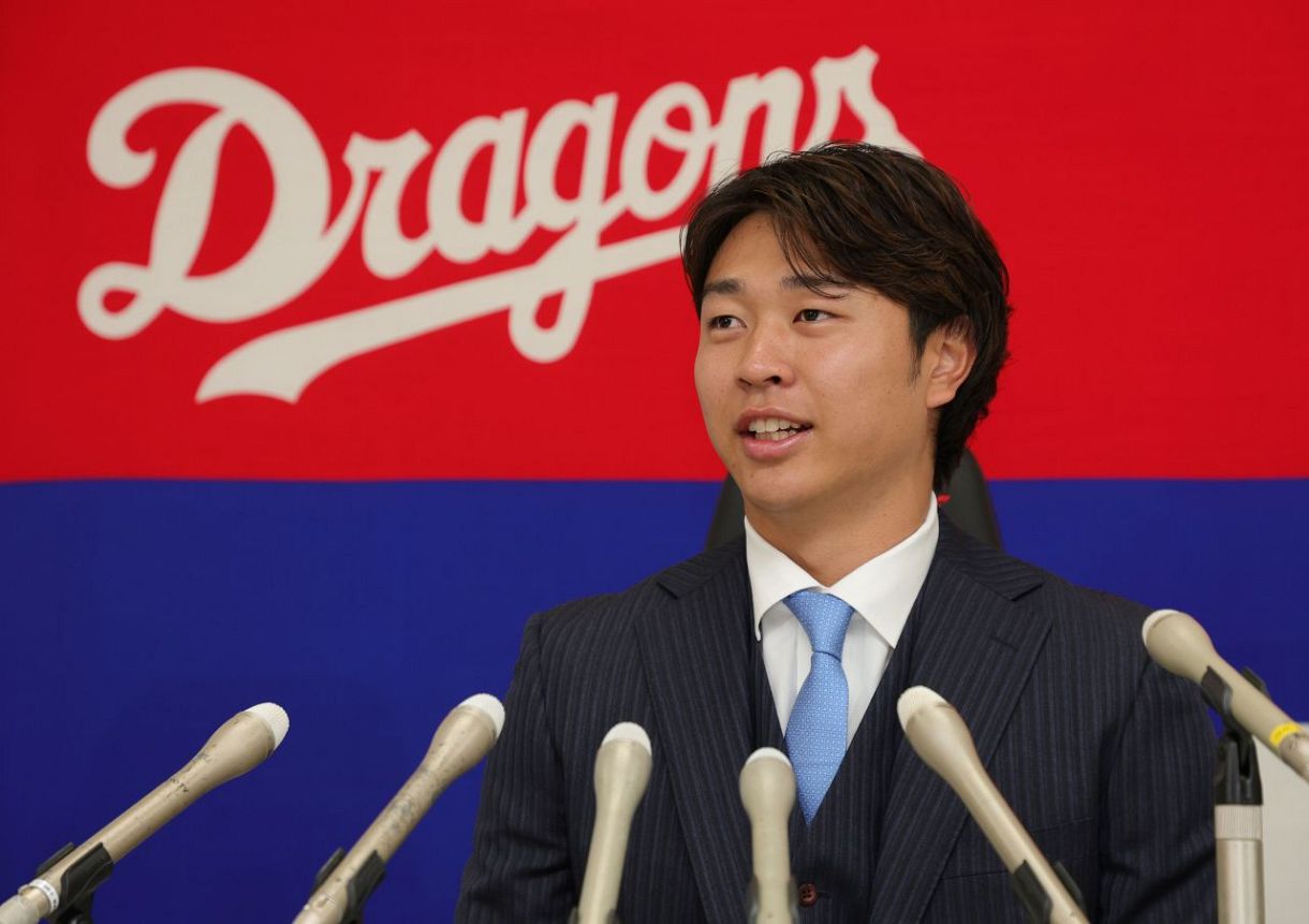 中日・高橋宏斗、5700万円アップの年俸1億2000万円でサイン