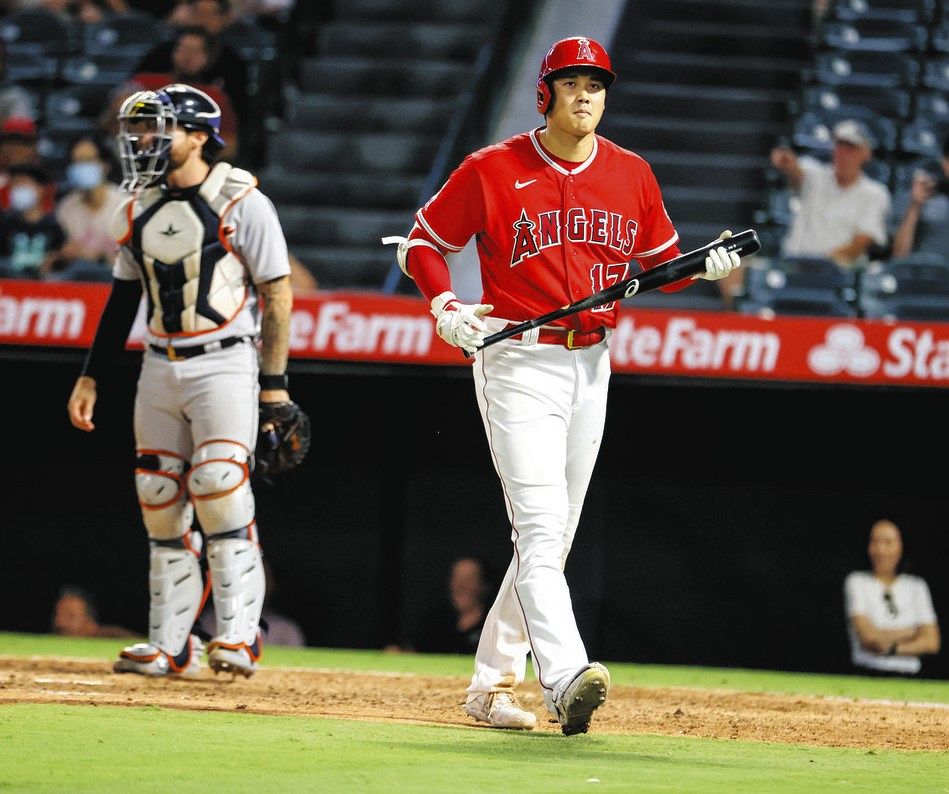 ロジャー・クレメンス MLB最終先発ゲーム 実使用3塁ベース サイン付き ロジャー・クレメンス氏四男で野手のコディが大谷翔平から三振奪い記念