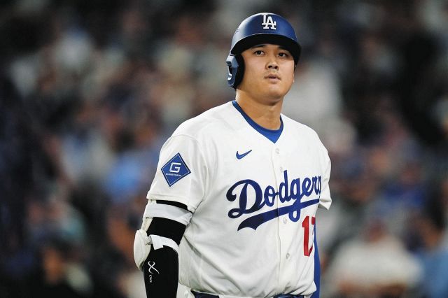 「多分上の娘ちゃんに…」大谷翔平の愛犬デコピン、誰が張った！？おでこのシール　ファン「かわいすぎる」「気づかずニコニコ」「『見て見て』って感じ」
