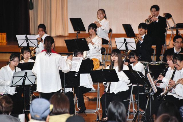 コロナ禍の悔い、演奏で解消　飯田・緑ケ丘中吹奏楽部OB・OGら、1日限りの楽団
