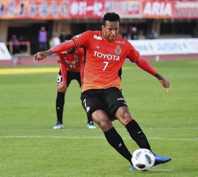 グランパスフォト：中日スポーツ・東京中日スポーツ
