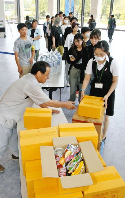 巨大地震、備え今こそ　津市の三重大で非常食配布イベント