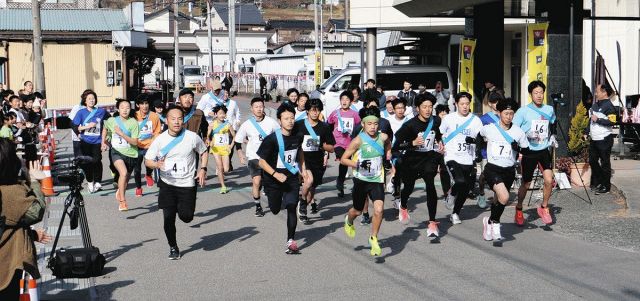 阿智村駅伝、秋空の下35チームがたすき　地元ランナーの「きずな」が連覇
