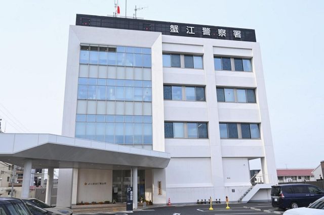パトカーから車で逃走し、別の車に衝突　運転手が逃走中、愛知県蟹江町で